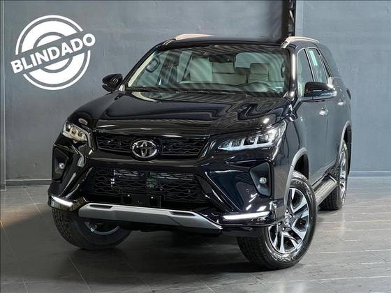 TOYOTA HILUX SW4 2.8 D-4D TURBO DIESEL DIAMOND 7L 4X4 AUTOMÁTICO